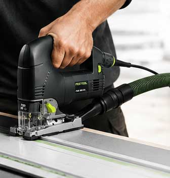 Festool PSB 300 EQ-Plus utilizando riel guía para cortes rectos profesionales