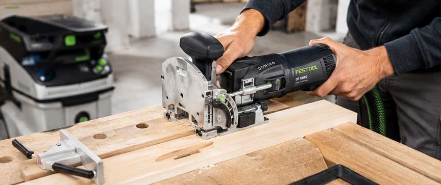 Ensambladora FESTOOL DOMINO DF 500 Q-Plus utilizada en taller profesional de madera